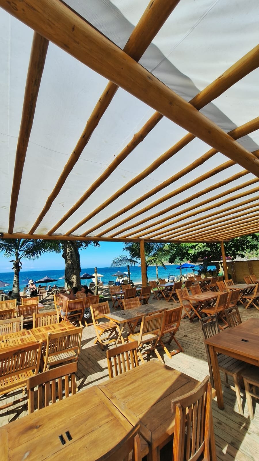 Infraestrutura de restaurante na praia